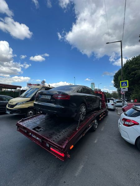 Sedan araç çekici üzerinde